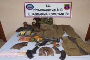 2 ter&ouml;rist ve 2 işbirlik&ccedil;i yakalandı