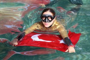 Milli dalgı&ccedil; Şahika Erc&uuml;men'den antik havuz dalışı