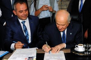 Şehit babasının &uuml;yeliğini Devlet Bah&ccedil;eli imzaladı