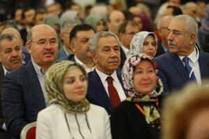 Arın&ccedil; iki yıl sonra yeniden toplantıya katıldı
