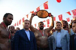Tokat'ta Recep Kara altın kemerin sahibi oldu