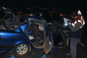 Mardin'de trafik kazası: 2 &ouml;l&uuml;, 2 yaralı