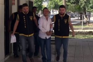 Arkadaşlarıyla hırsızlık yapan oğlunu yakalattı