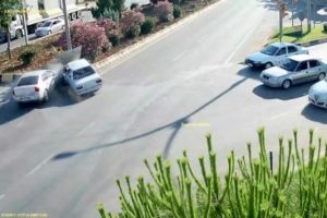 Işık ihlali y&uuml;z&uuml;nden yaşanan kazalar kamerada