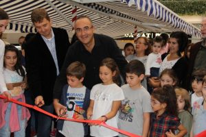 Sunay Akın'ın oyuncakları &ccedil;ocuklarla buluştu