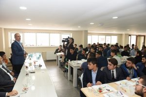 Bursa B&uuml;y&uuml;kşehir Belediye Başkanı Altepe'den &ouml;ğrencilere '&ccedil;alışkan olun' tavsiyesi