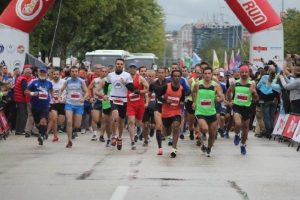 Bursa Eker I Run Koşusu'nda 2 bin kişi ter d&ouml;kt&uuml; Bursa'da