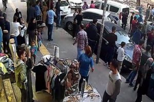 Ortalık karıştı! Zabıta, esnaf ve iş&ccedil;iler...