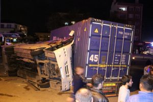 31 kişinin yaralandığı kazada TIR şof&ouml;r&uuml; tutuklandı