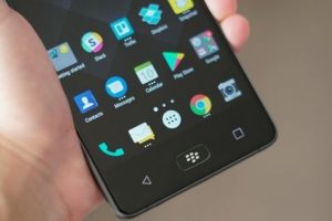 Uygun fiyatlı BlackBerry Motion resmen tanıtıldı!