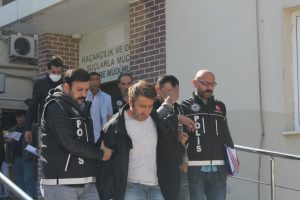 Bursa'da uyuşturucu tacirleri ihbar sonucu yakalandı!