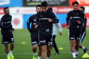 Beşiktaş, Gen&ccedil;lerbirliği ma&ccedil;ı hazırlıklarını 9 eksikle s&uuml;rd&uuml;