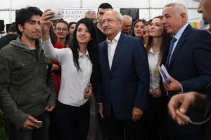 Kılı&ccedil;daroğlu, Kapadokya'da tasarımcı gen&ccedil;lerle buluştu