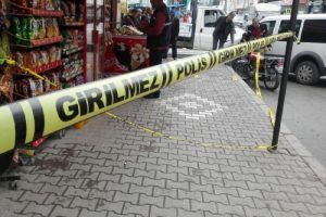 Caddede y&uuml;r&uuml;rken silahlı saldırı sonucu &ouml;ld&uuml;