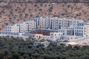 Suriye sınırında "yetim k&ouml;y&uuml;" yapılıyor