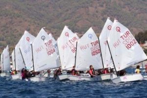 Yelkenler 'farkındalık' i&ccedil;in denizde