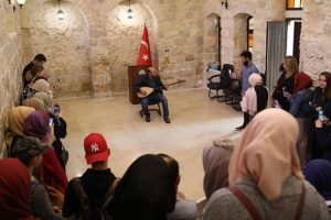 Kud&uuml;s'te şiirli t&uuml;rk&uuml;l&uuml; T&uuml;rk&ccedil;e heyecanı