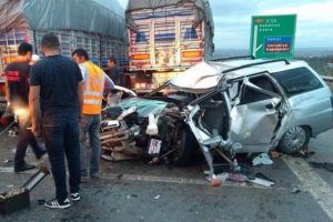 Zincirleme trafik kazası: 1 &ouml;l&uuml; 4 yaralı