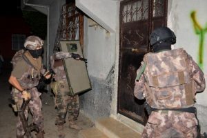 Uyuşturucu operasyonu: 11 g&ouml;zaltı