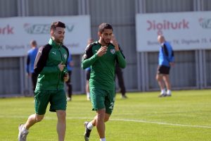 Bursaspor'da Emre Taşdemir sevinci yaşanıyor
