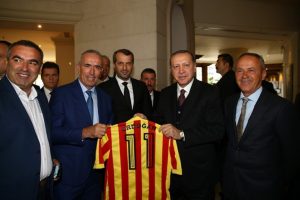 Simovic ve Prekazi'den Cumhurbaşkanı Erdoğan'a hediye