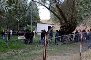 Cenaze yemeğinde satırlı, d&ouml;ner bı&ccedil;aklı dehşet!