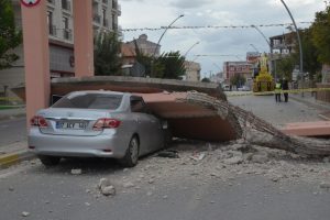 Vincin &ccedil;arptığı &uuml;st ge&ccedil;it b&ouml;yle yıkıldı