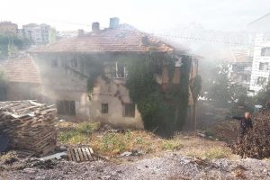Başkentte yangın: 3 &ccedil;ocuk dumandan etkilendi