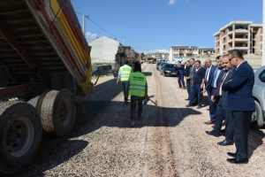 Bursa Alanyurt'ta asfalt &ccedil;alışmaları s&uuml;r&uuml;yor