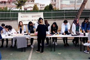 Bursa'da &ouml;ğrencilerden tiş&ouml;rt tasarımı