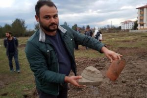 İnşaat kazısı sırasında Roma d&ouml;nemine ait mezar taşları bulundu