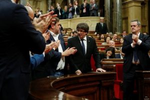 Puigdemont: Bağımsızlık ilanını askıya alıyorum