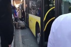 Metrob&uuml;s yayaya &ccedil;arptı: 1 yaralı