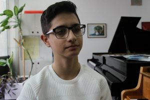 &Uuml;sk&uuml;pl&uuml; gen&ccedil; piyanistin T&uuml;rkiye sevgisi