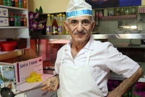 Kep&ccedil;esini 54 yıldır elinden d&uuml;ş&uuml;rm&uuml;yor