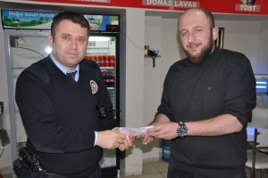Bursa'da bulduğu 10 bin lirayı polise teslim etti