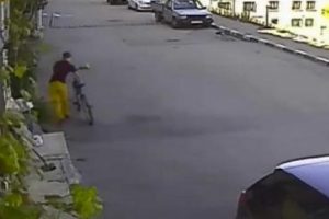 Bursa'da &ccedil;ocukların bisiklet hırsızlığı b&ouml;yle g&ouml;r&uuml;nt&uuml;lendi