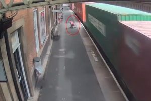 Tren istasyonunda y&uuml;rekler ağza geldi