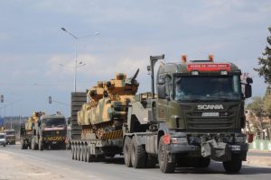 Suriye sınırına tank sevkiyatı s&uuml;r&uuml;yor