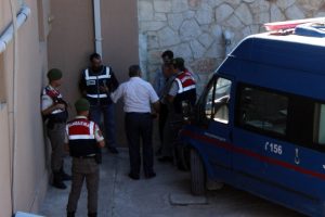 Savcıyı vuran polis ve eşi adliyede