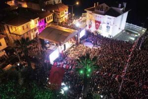 Bursa'da M&uuml;tareke kutlamalarına Haluk Levent ile coşkulu final