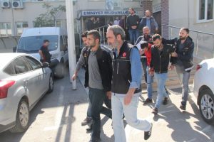Bursa merkezli eş zamanlı uyuşturucu operasyonunda 10 kişi yakalandı