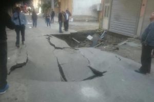 Temel kazısında yol &ccedil;&ouml;kt&uuml;