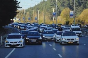 Bursa'da otomobil grupları kan bağışı i&ccedil;in toplanıyor