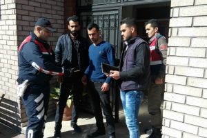 Bursa'da jandarma, hırsızın &ccedil;aldığı malzemeleri sahibine teslim etti