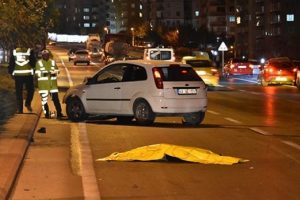Otomobilin &ccedil;arptığı &uuml;niversiteli &Uuml;mm&uuml;han &ouml;ld&uuml;