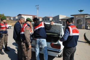 Bursa'da jandarmadan okul &ouml;nlerinde sıkı denetim