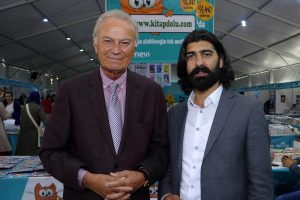 Ediz Hun ve Ahmet &Uuml;mit kitaplarını imzaladı