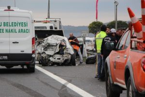 Otomobil hurdaya d&ouml;nd&uuml;: 1 &ouml;l&uuml;, 3 yaralı