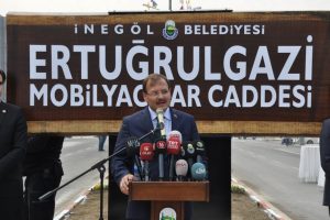 Başbakan Yardımcısı &Ccedil;avuşoğlu Bursa'da: "Geleceğe yatırım yapın, ucuz alın"
